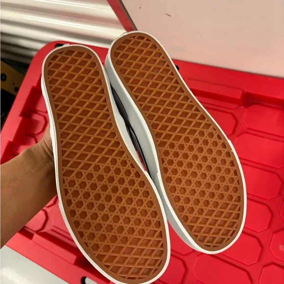 NEW Vans Lavender Checkered Slip-On Shoes - Picture 2 of 3